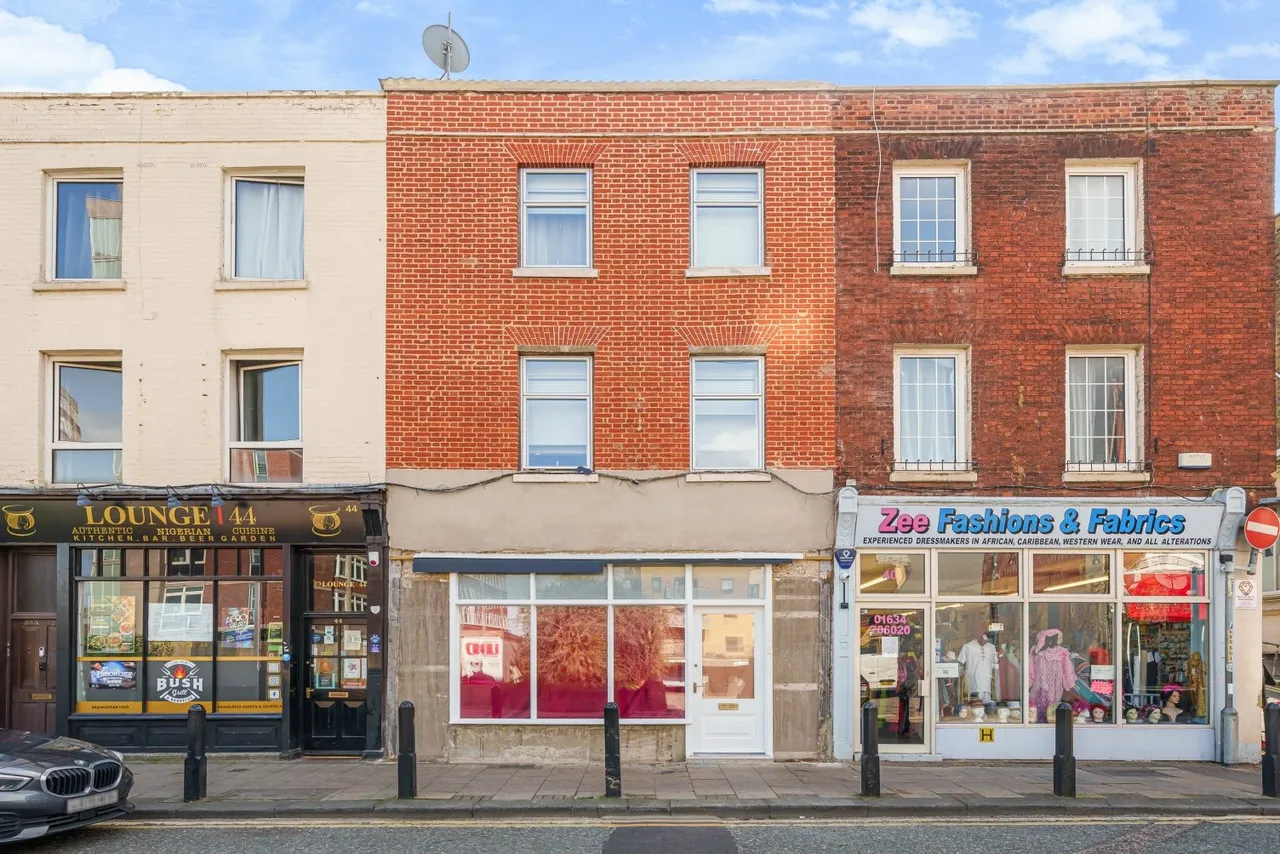 High Street, ME4, photo 15