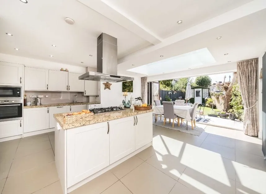 Bishops Park Road, Norbury, SW16, photo 2