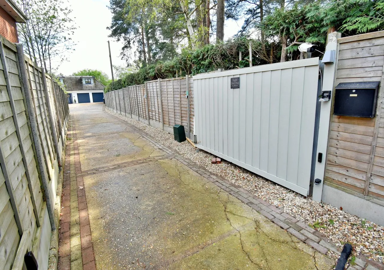 Church Road, BH22, photo 32