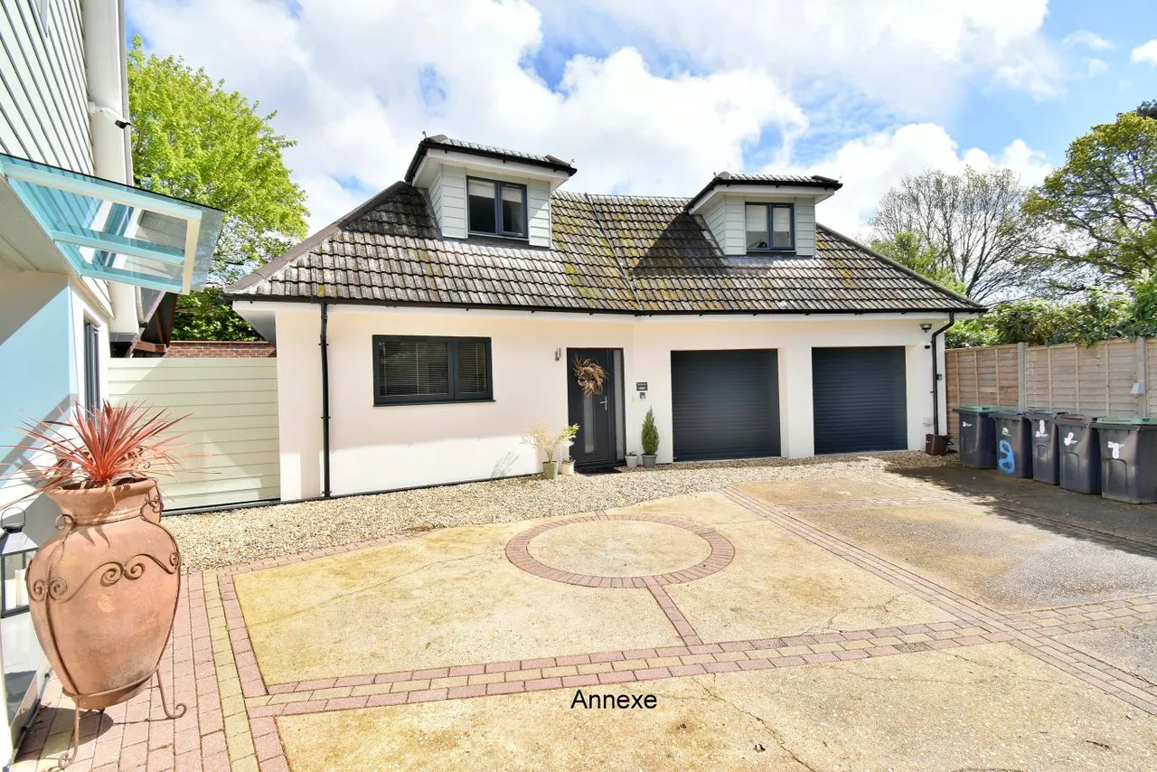Church Road, BH22, photo 2