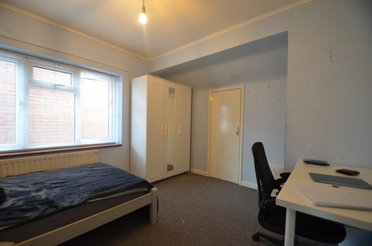 Spring Rise, Egham, photo 6