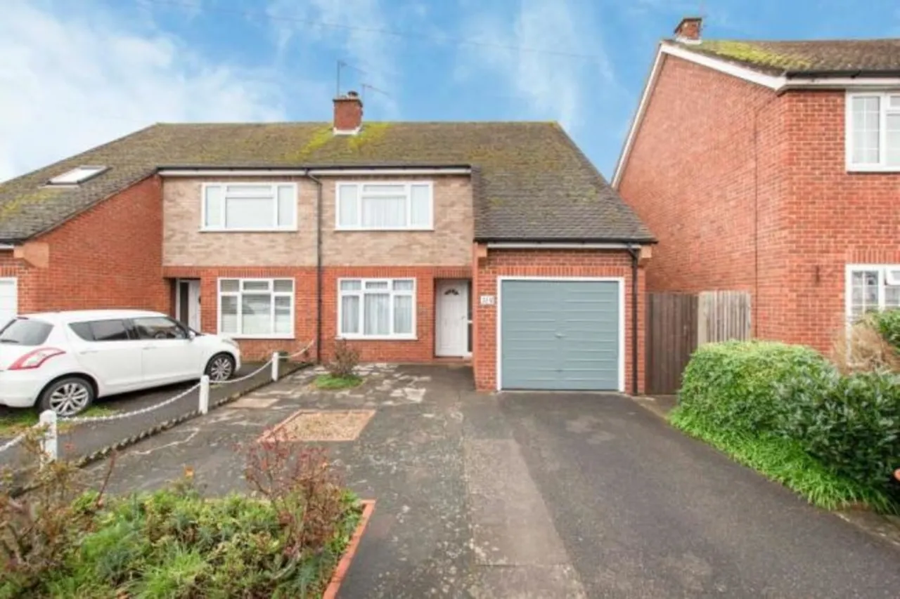 1 bed property to rent, Spring Rise, Egham
