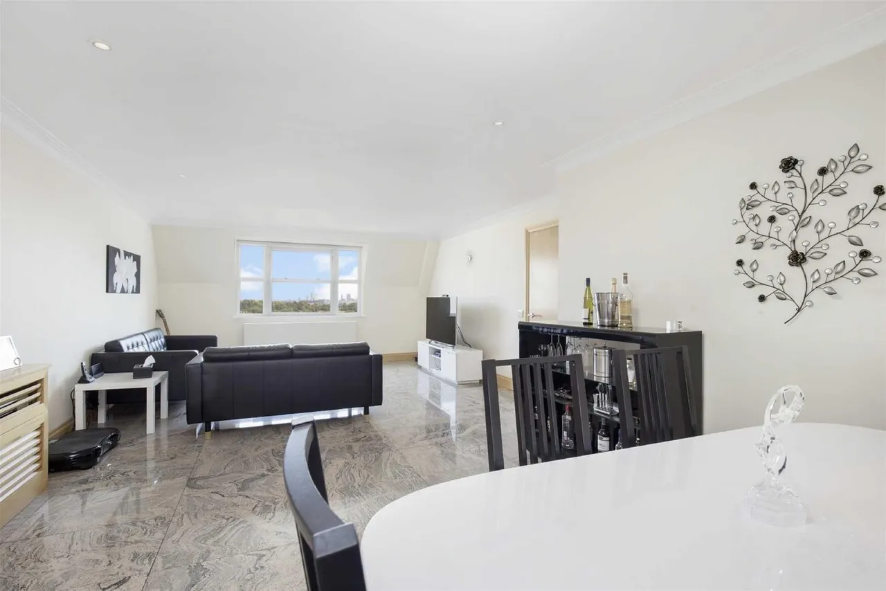 Boydell Court, London, photo 12