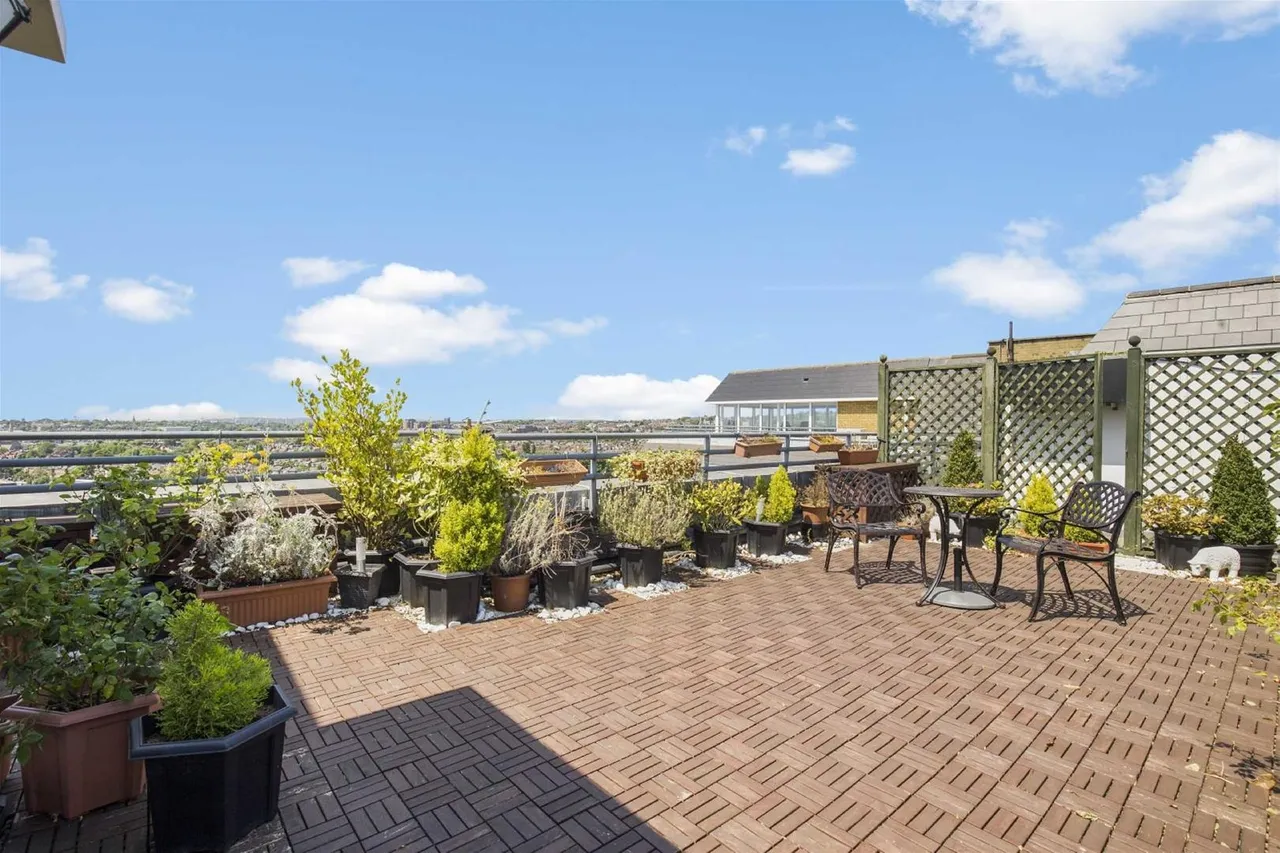 Boydell Court, London, photo 5