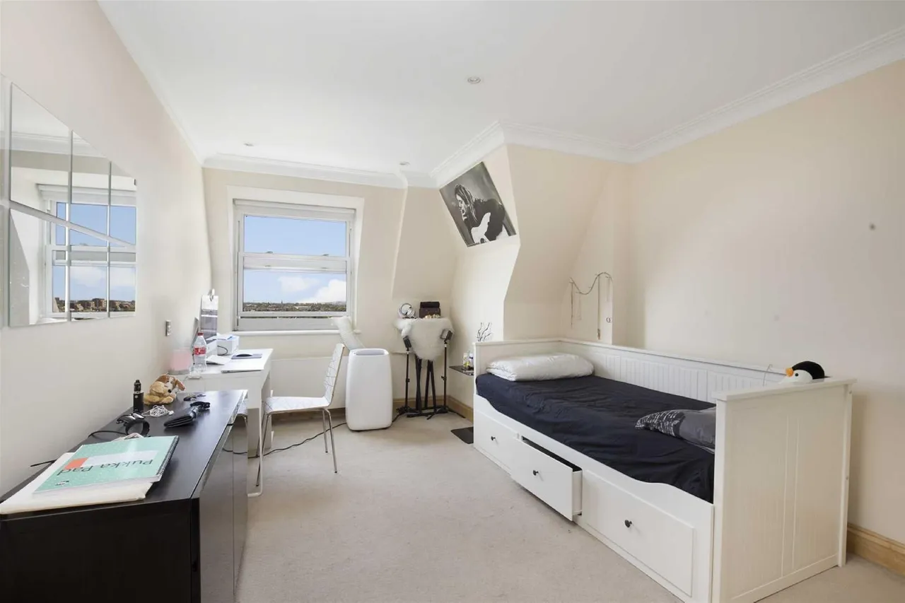 Boydell Court, London, photo 6