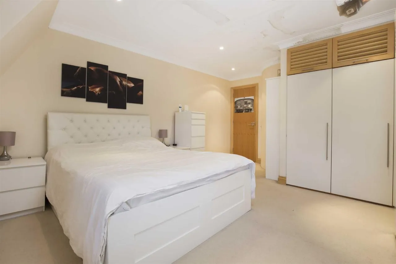 Boydell Court, London, photo 10
