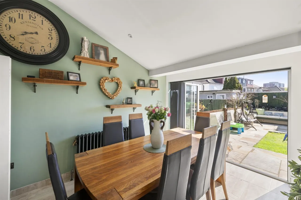 Kingshill Avenue, Northolt, photo 6