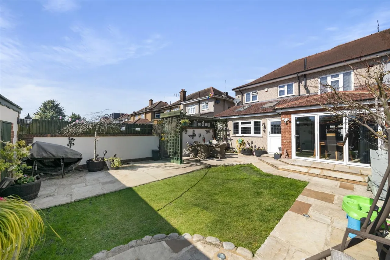 Kingshill Avenue, Northolt, photo 19
