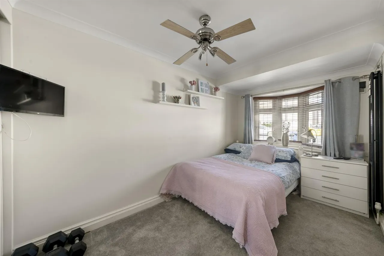Kingshill Avenue, Northolt, photo 14