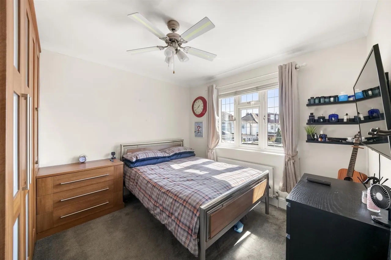 Kingshill Avenue, Northolt, photo 10
