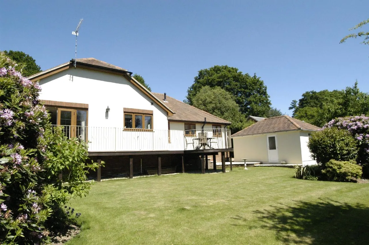 Crampmoor Lane, Crampmoor, Romsey, Hampshire, SO51 9AJ, photo 15
