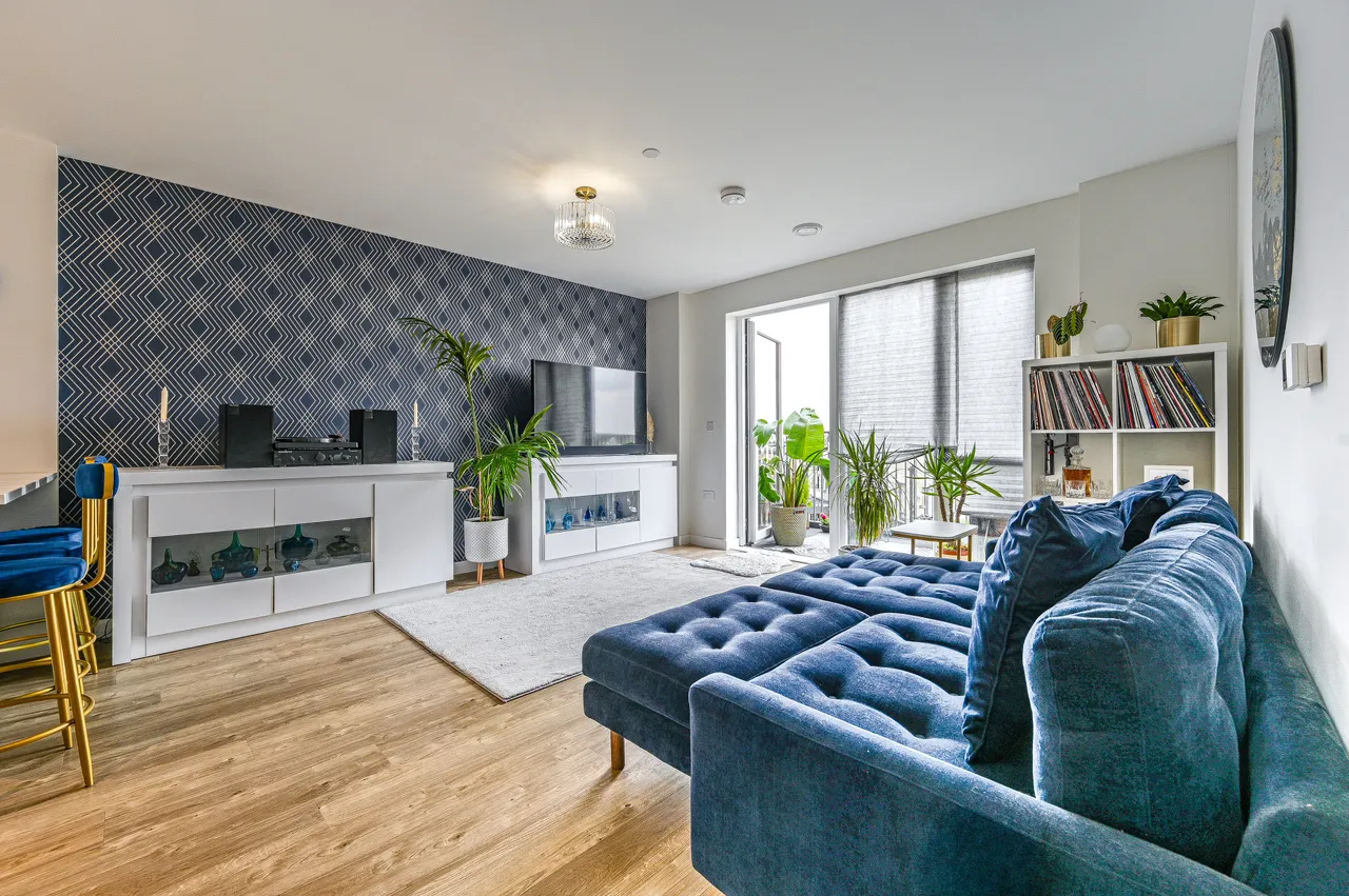 2 bed flat for sale, London, SE28