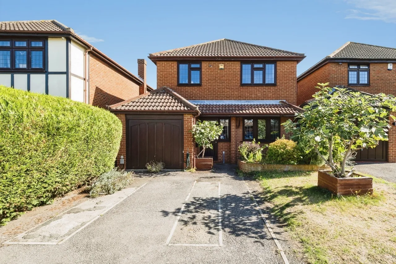 4 bed house for sale, Spring Farm Close, Rainham, RM13