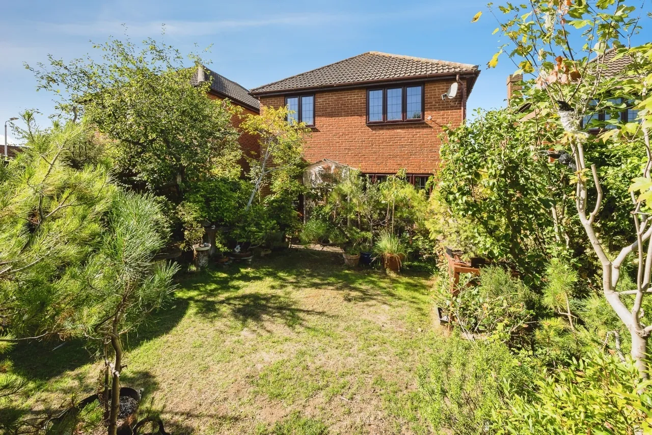 Spring Farm Close, Rainham, RM13, photo 40
