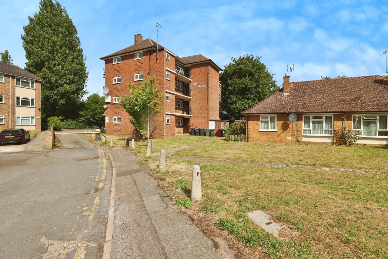 1 bed flat for sale — Abbis House, Whinbush Road