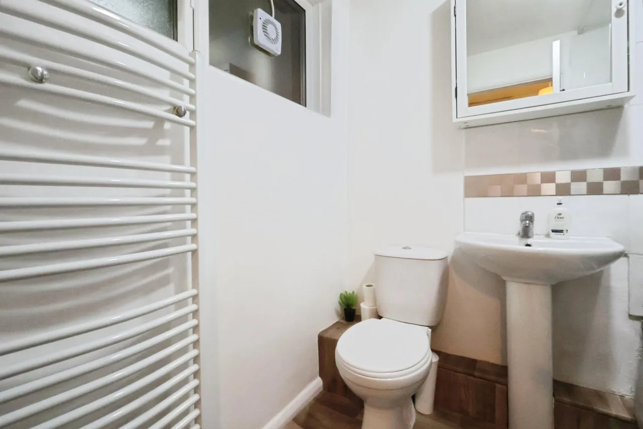 Abbis House, Whinbush Road, photo 10