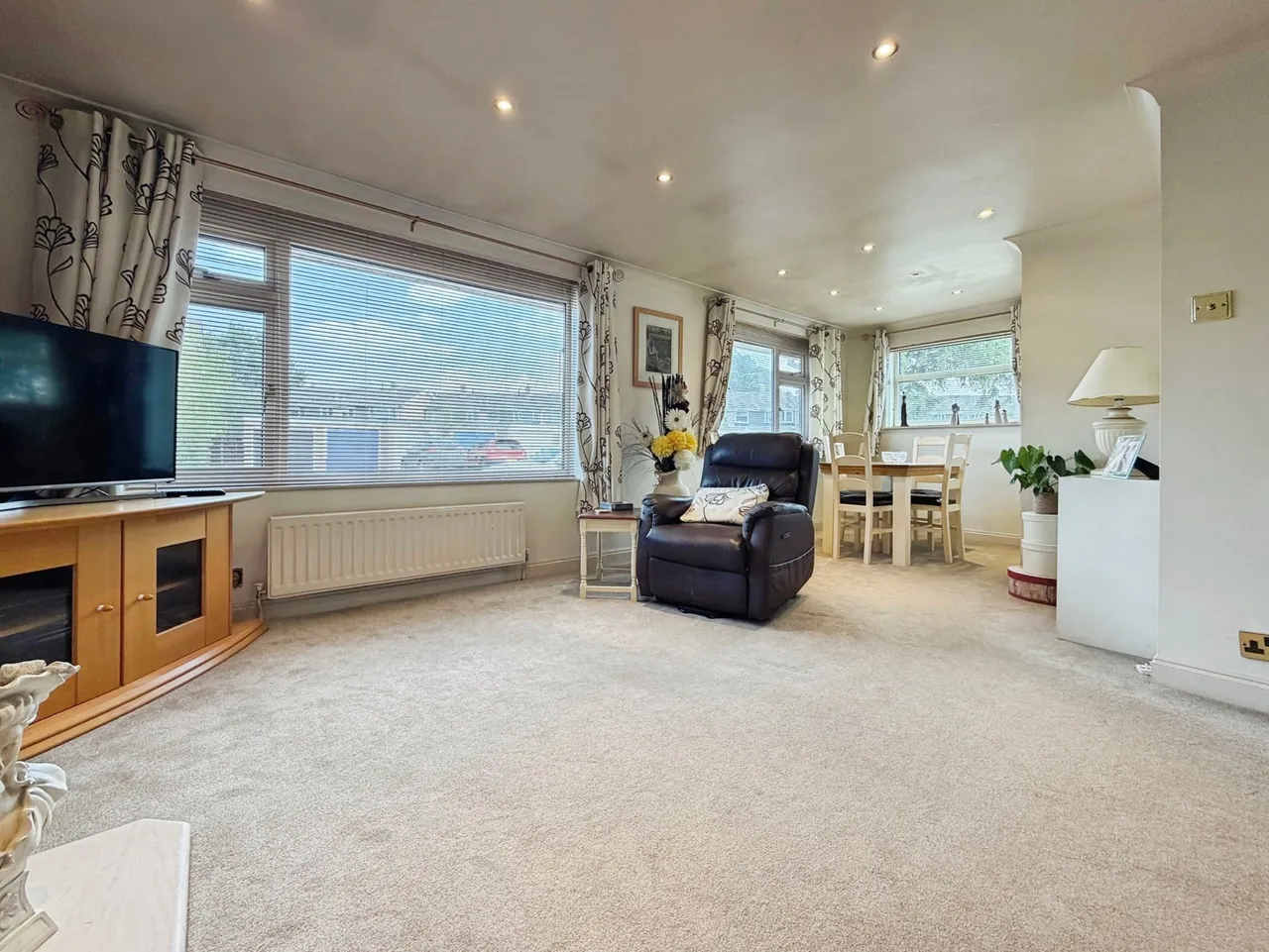 Avon Close, Farnborough, Hampshire, GU14 9LN, photo 2