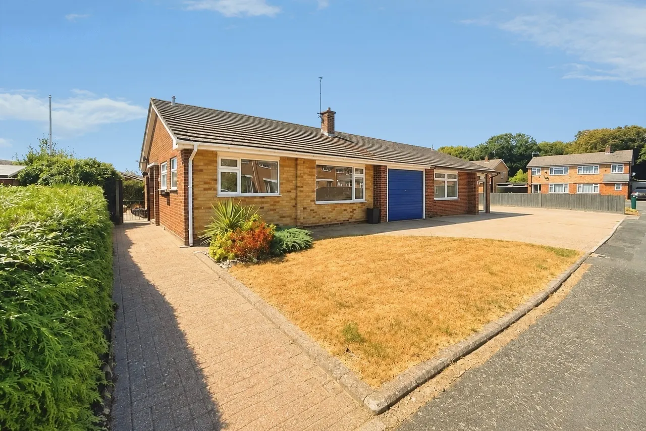 2 bed house for sale — Avon Close, Farnborough, Hampshire, GU14 9LN