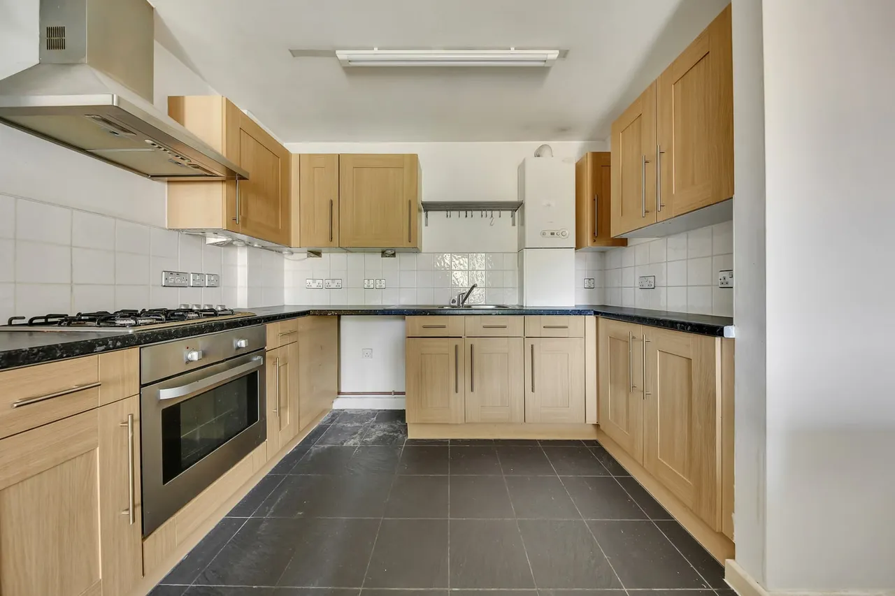Flat 19 Emma House, 2 Market Link, Romford, RM1 1XJ, photo 5