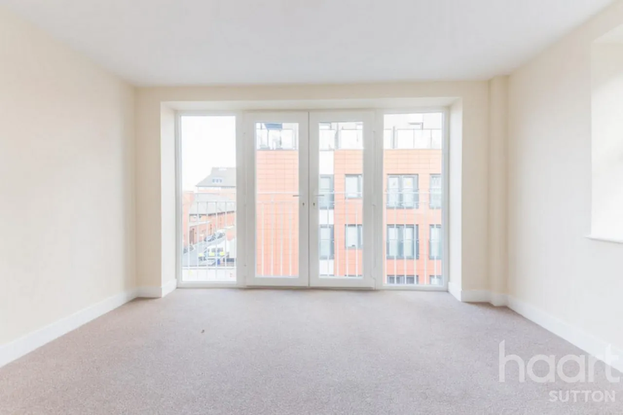 High Street, SM1, photo 11