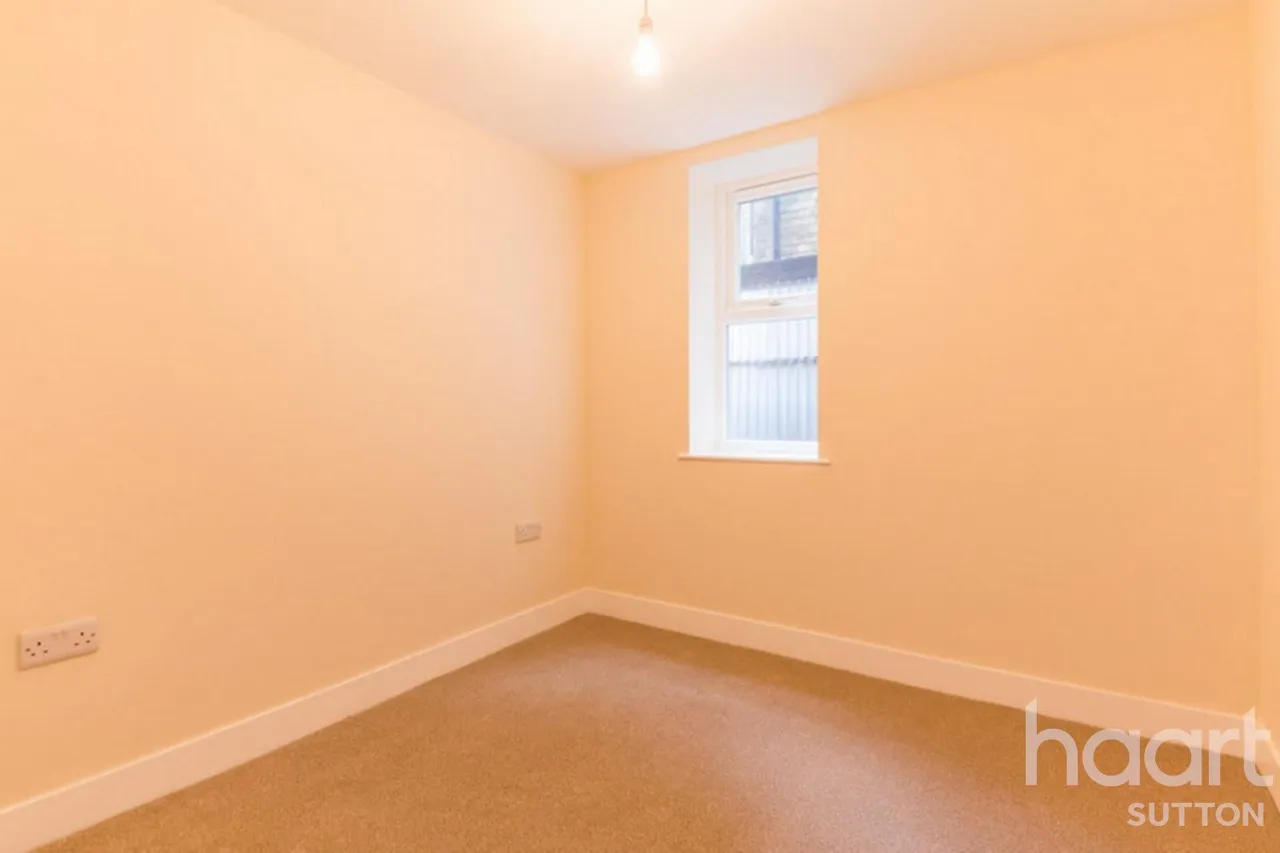 High Street, SM1, photo 14