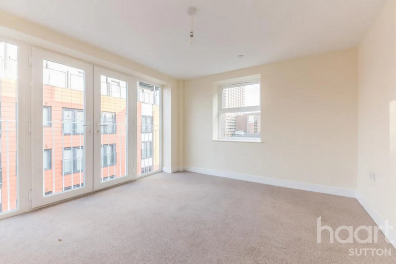 High Street, SM1, photo 12