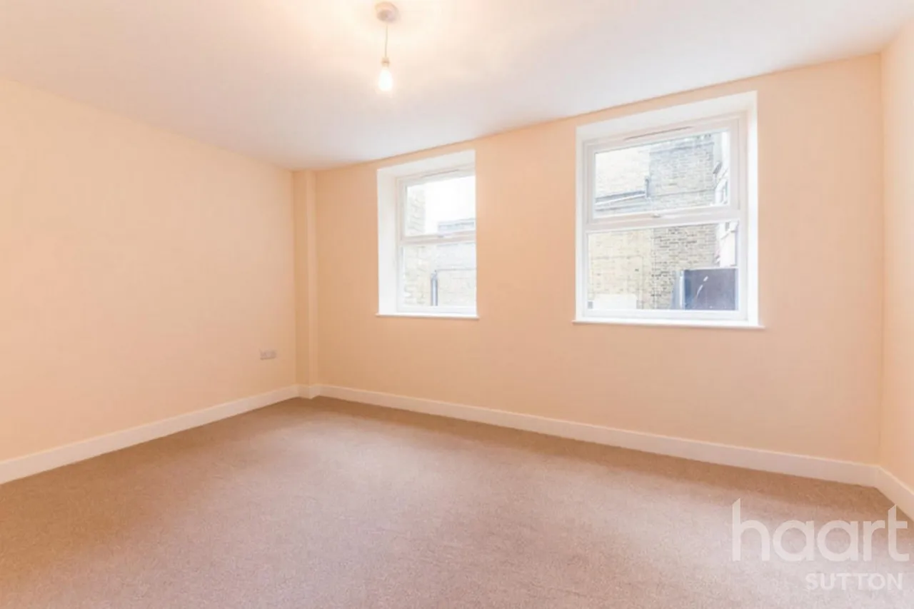 High Street, SM1, photo 13