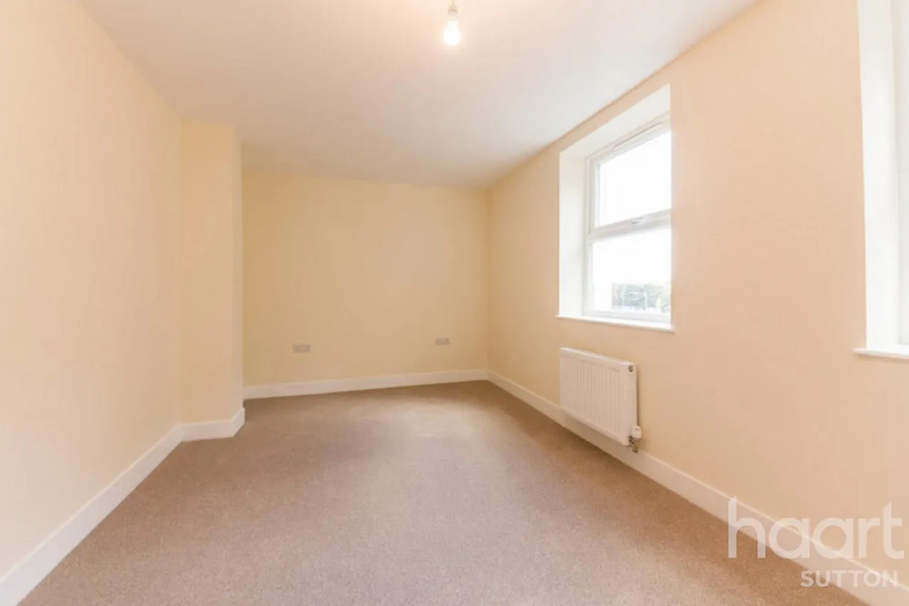 High Street, SM1, photo 8