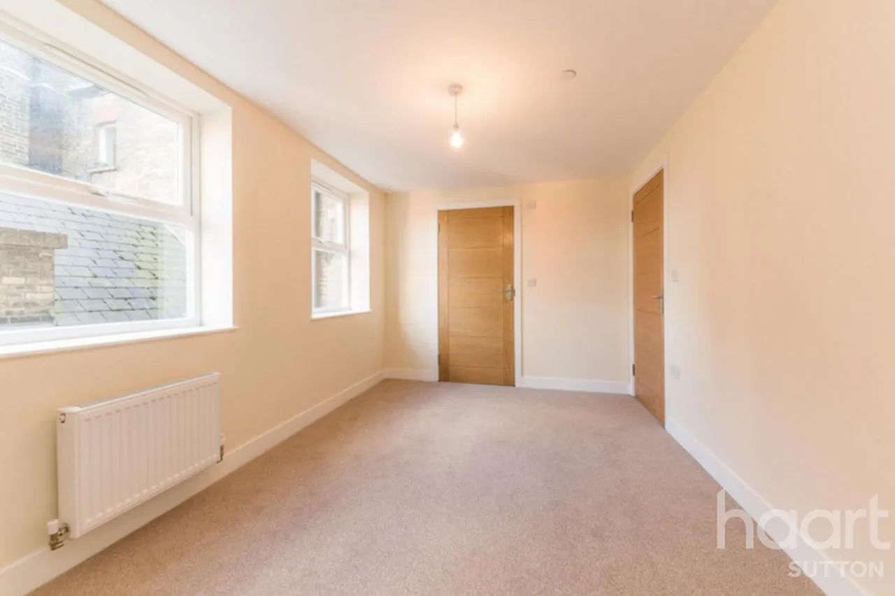 High Street, SM1, photo 7