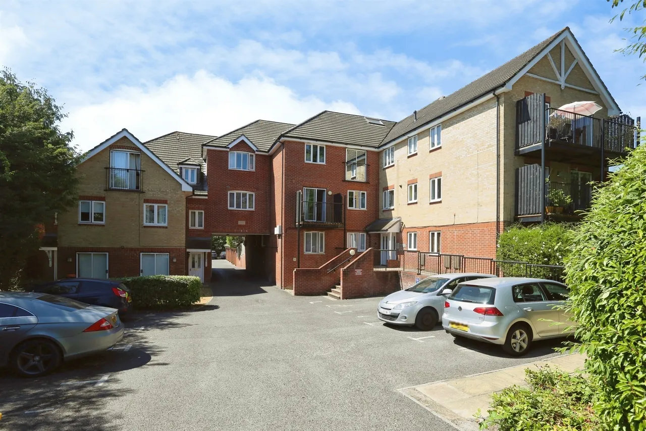 1 bed flat for sale — Midanbury Lane, Southampton