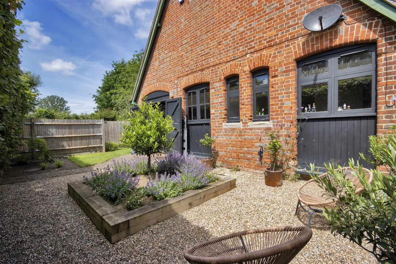 Home Farm Close, Leigh, photo 4