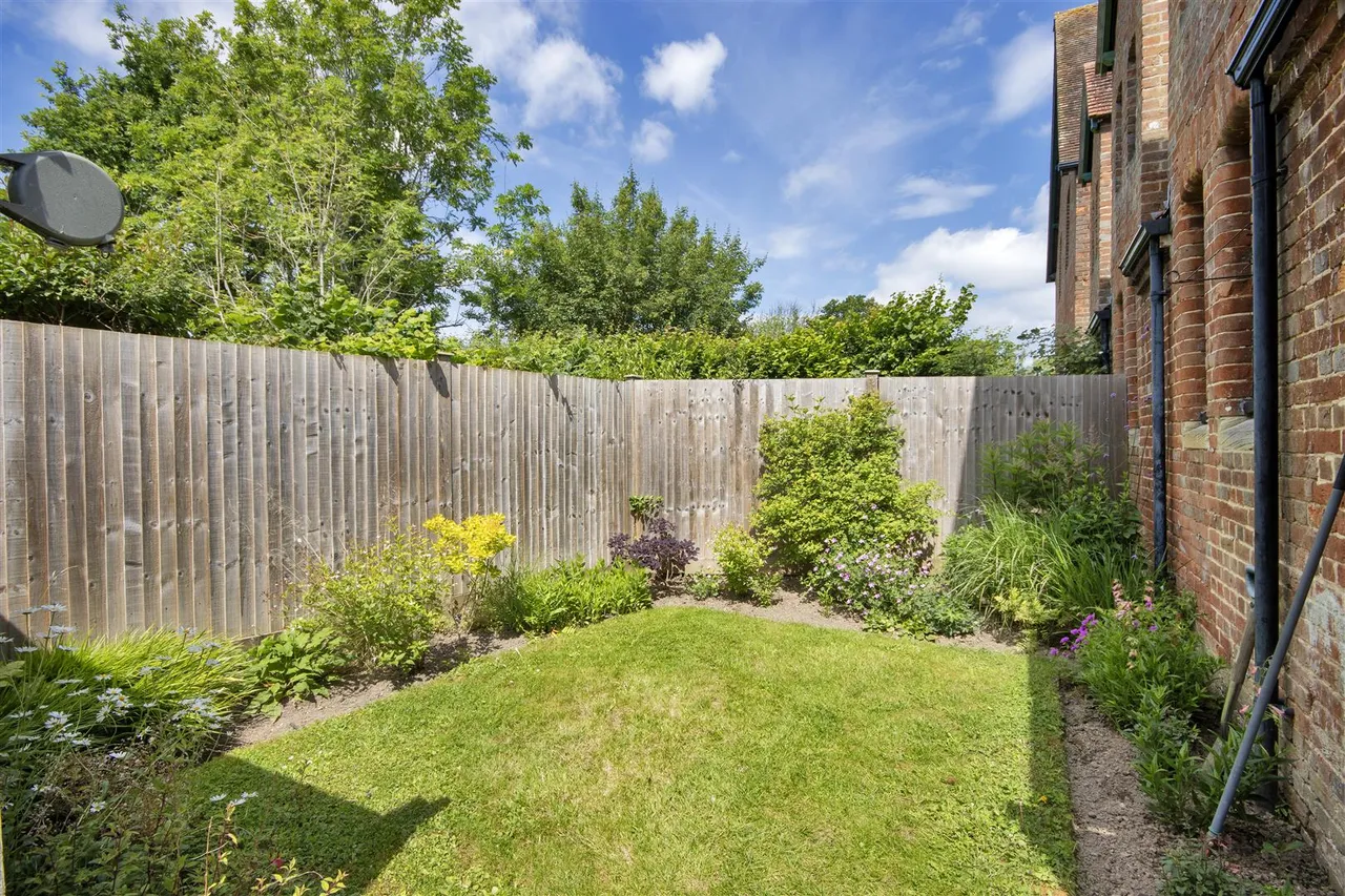 Home Farm Close, Leigh, photo 13