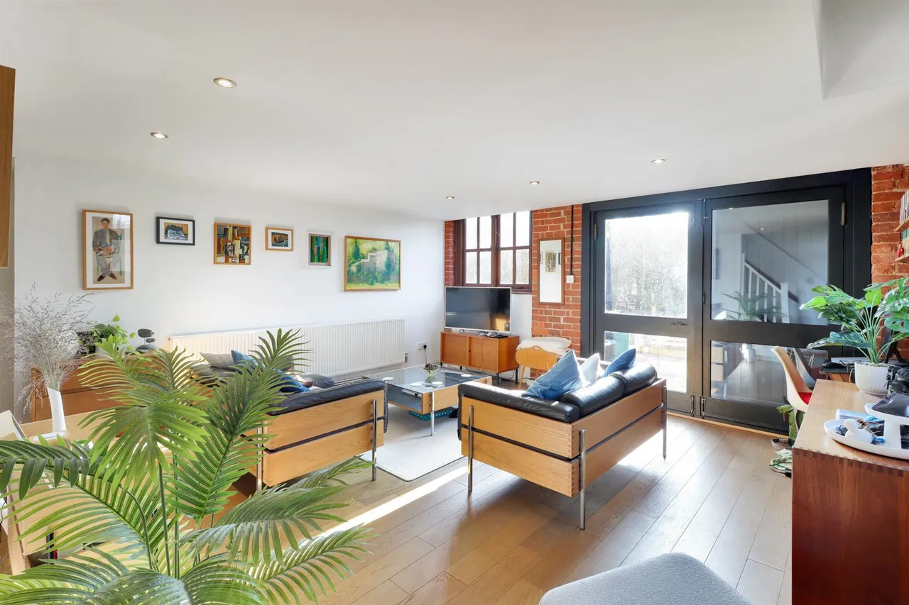 Home Farm Close, Leigh, photo 2
