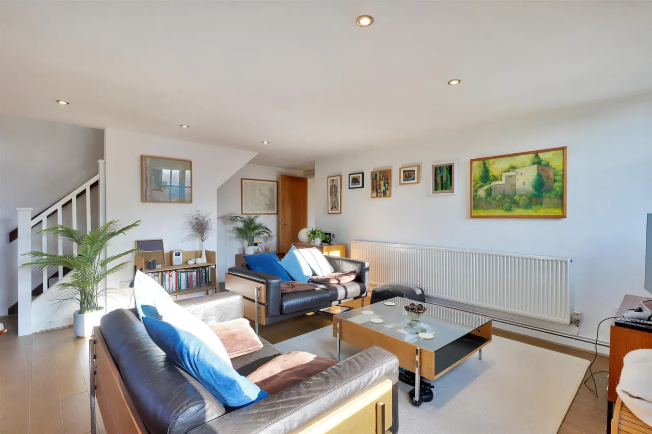 Home Farm Close, Leigh, photo 5