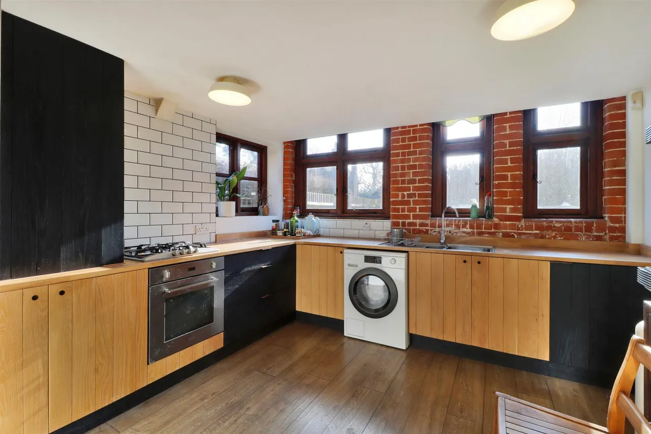 Home Farm Close, Leigh, photo 6