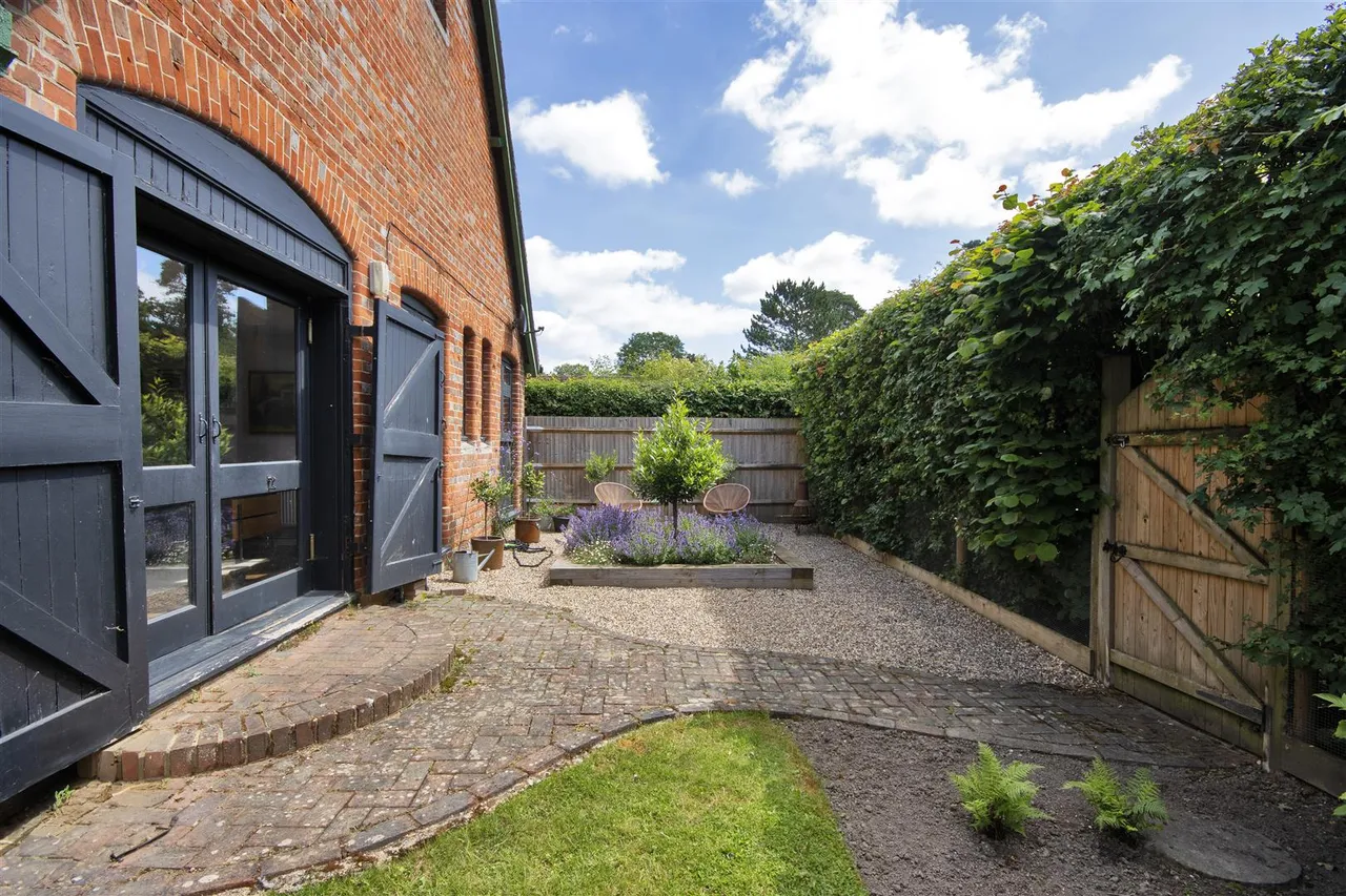 Home Farm Close, Leigh, photo 15