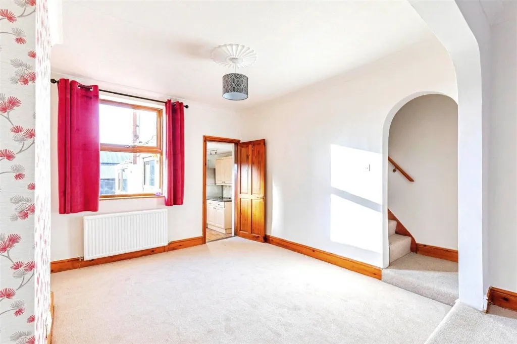 Grove Road, Rushden, Northants, photo 5