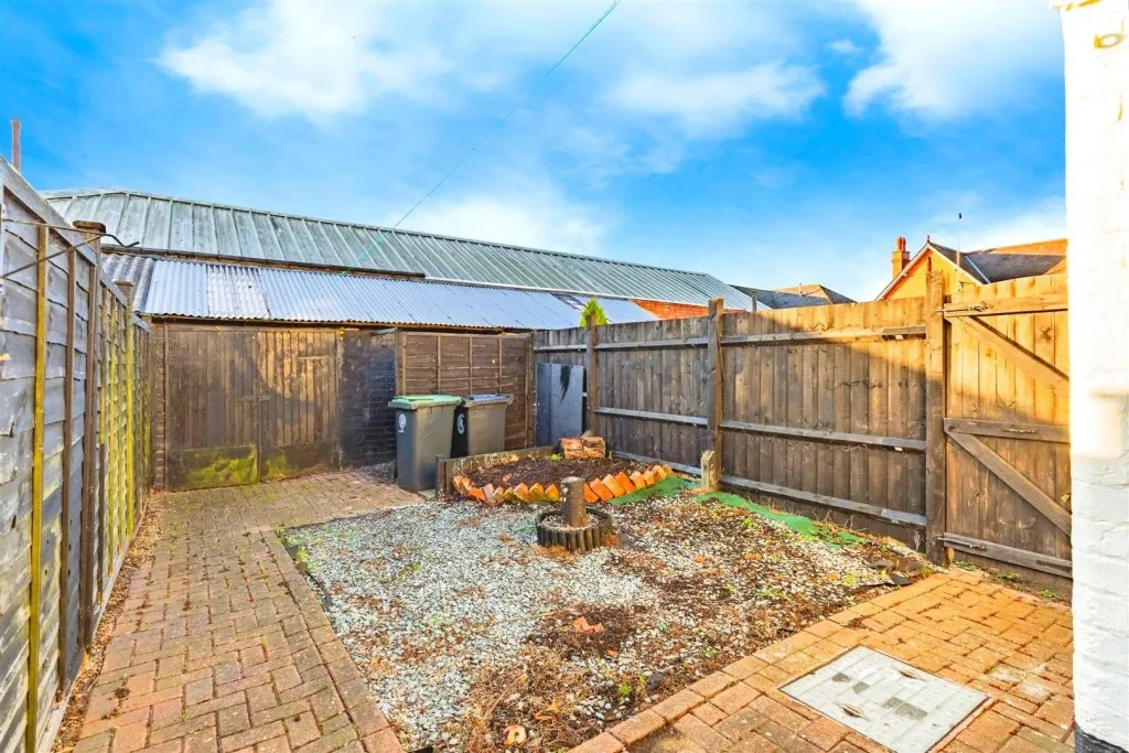 Grove Road, Rushden, Northants, photo 11