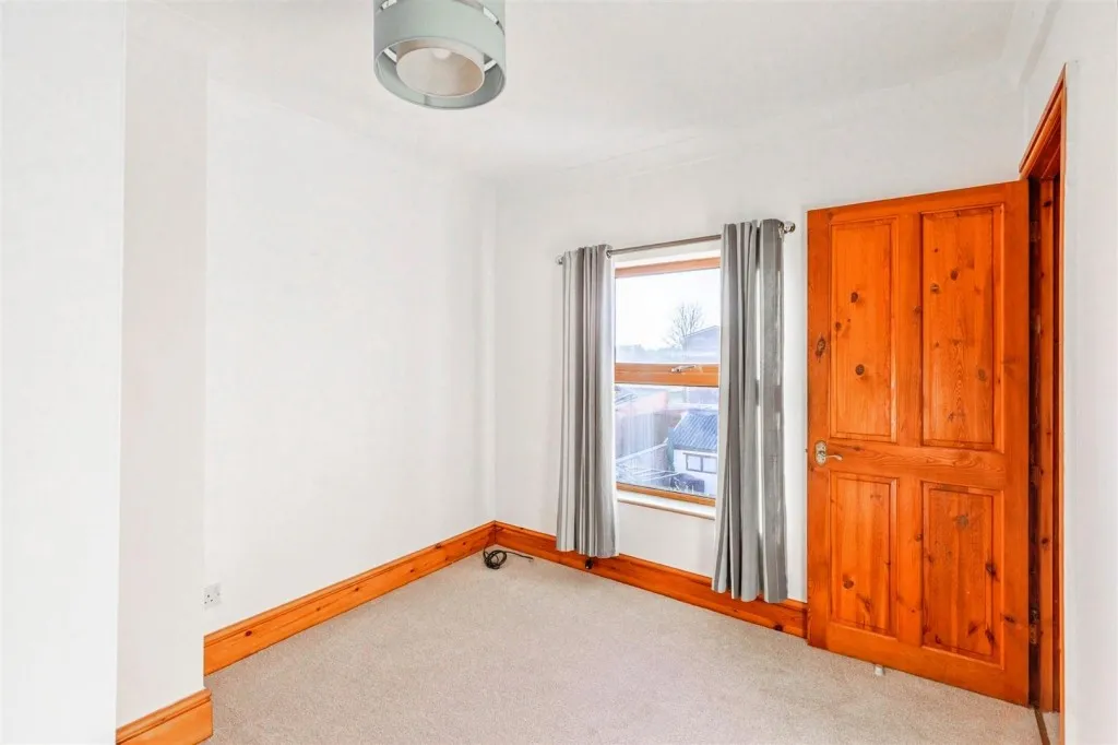 Grove Road, Rushden, Northants, photo 9