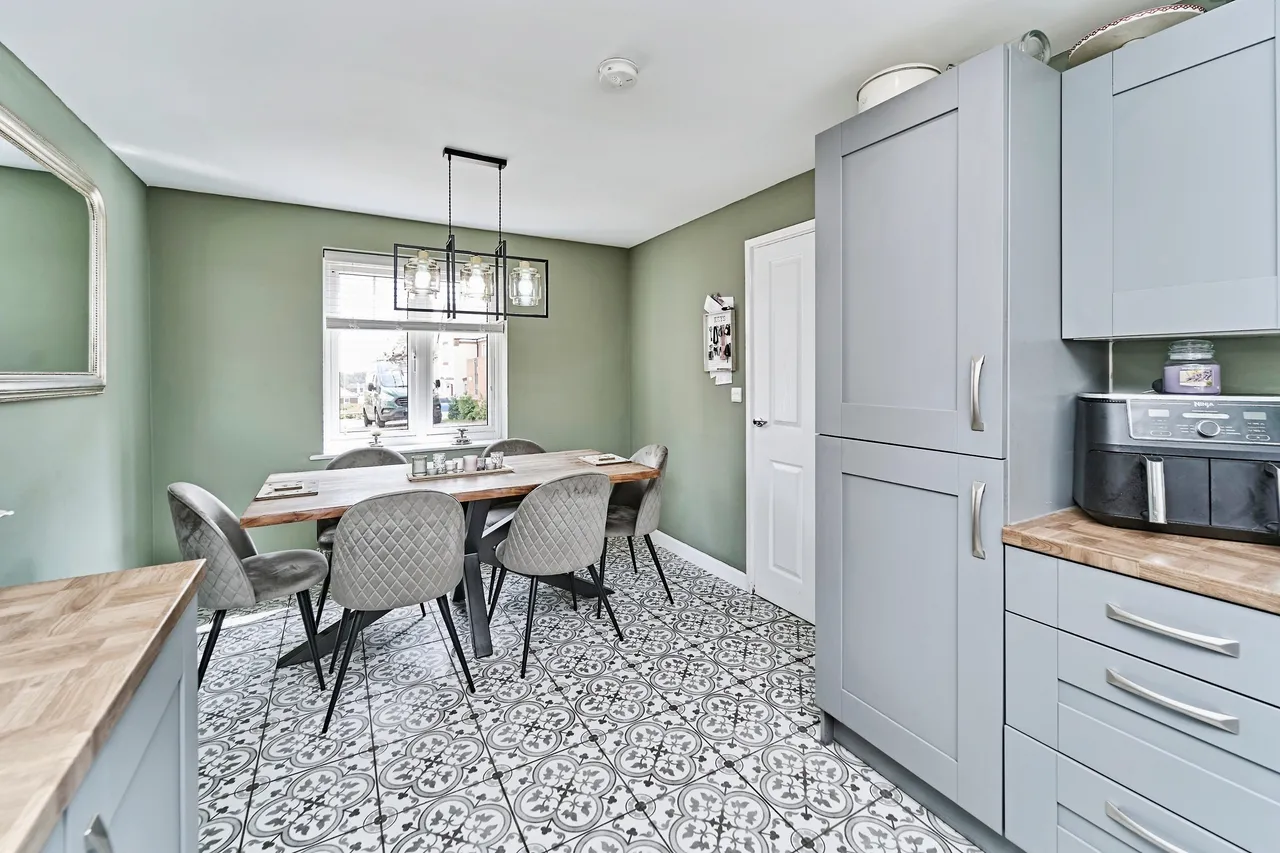 4 bed house for sale — Monksmoor Road, Telford