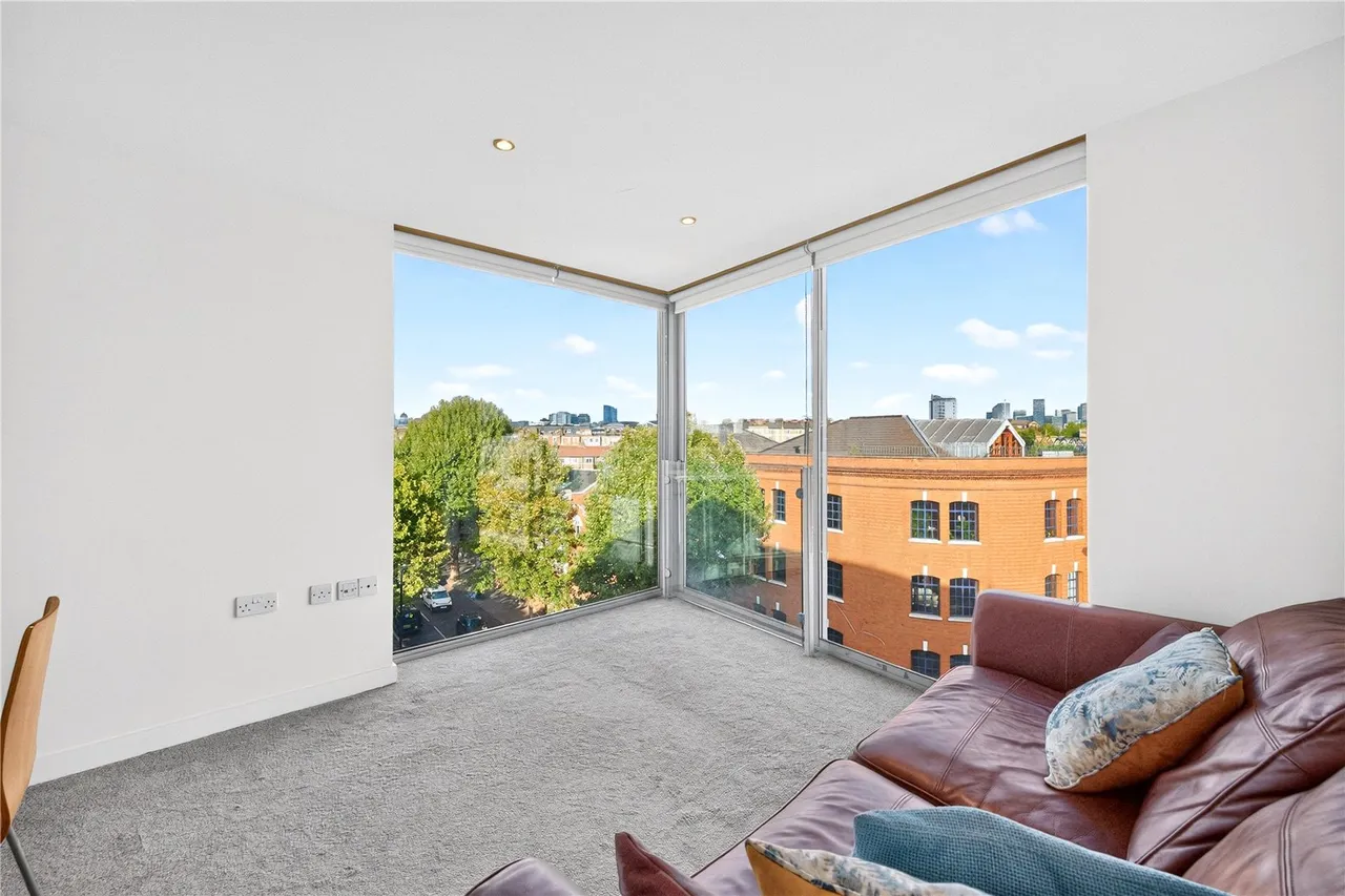 2 bed flat to rent, Tower Bridge Road, London, SE1