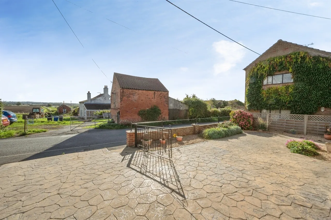 Back Street, East Stockwith, DN21, photo 13