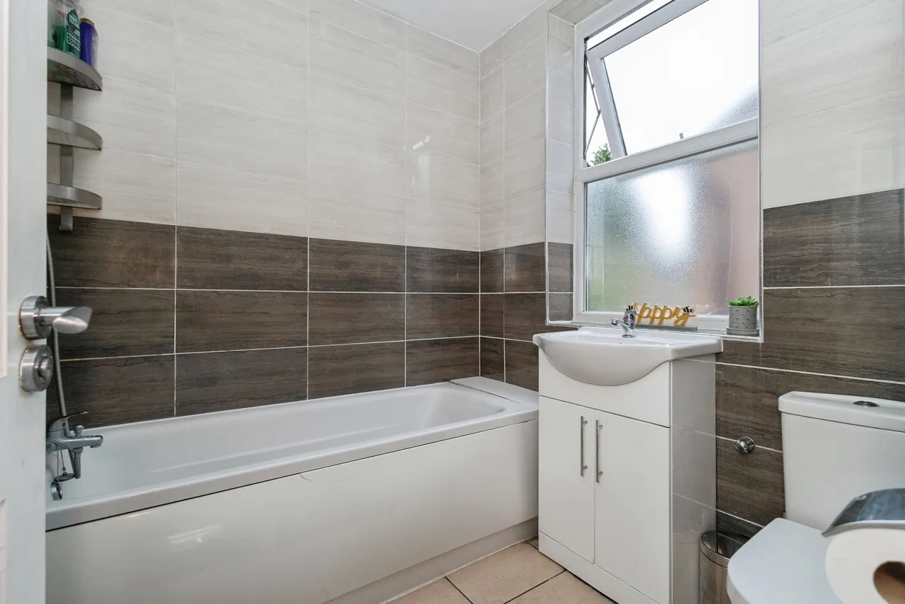 Homestead Crescent, Manchester, Greater Manchester, M19, photo 14