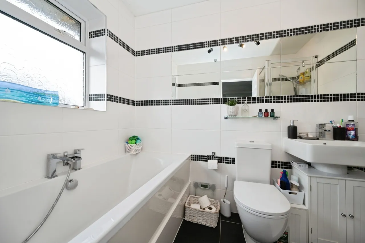 Teal Close, Hayling Island, PO11, photo 17