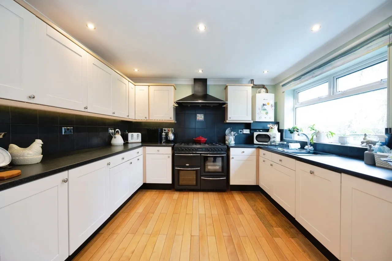 Teal Close, Hayling Island, PO11, photo 2