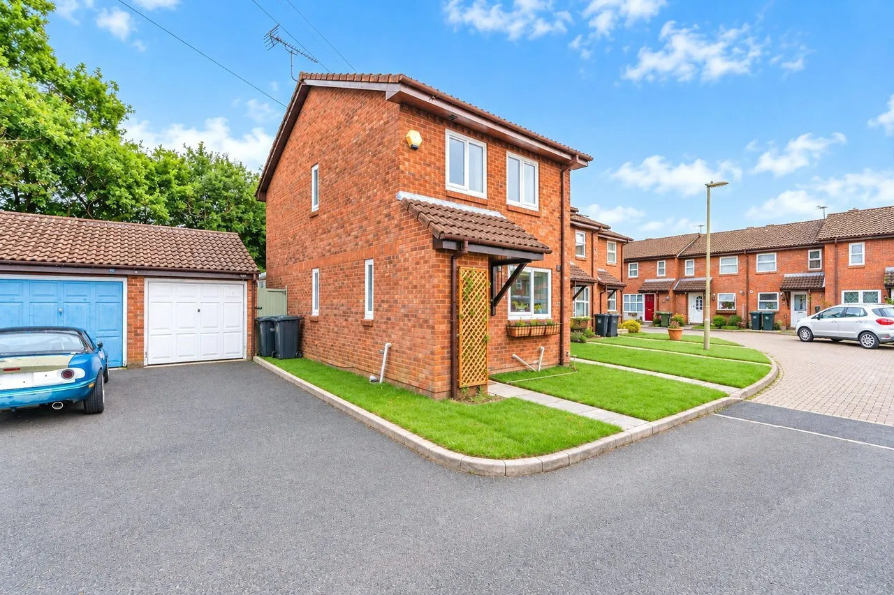 3 bed house for sale, Ashwood Gardens, West Totton, SO40