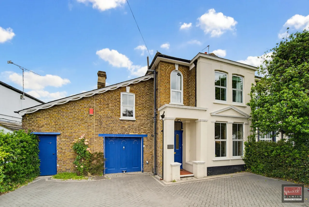 4 bed house to rent, Stanwell Road, Ashford