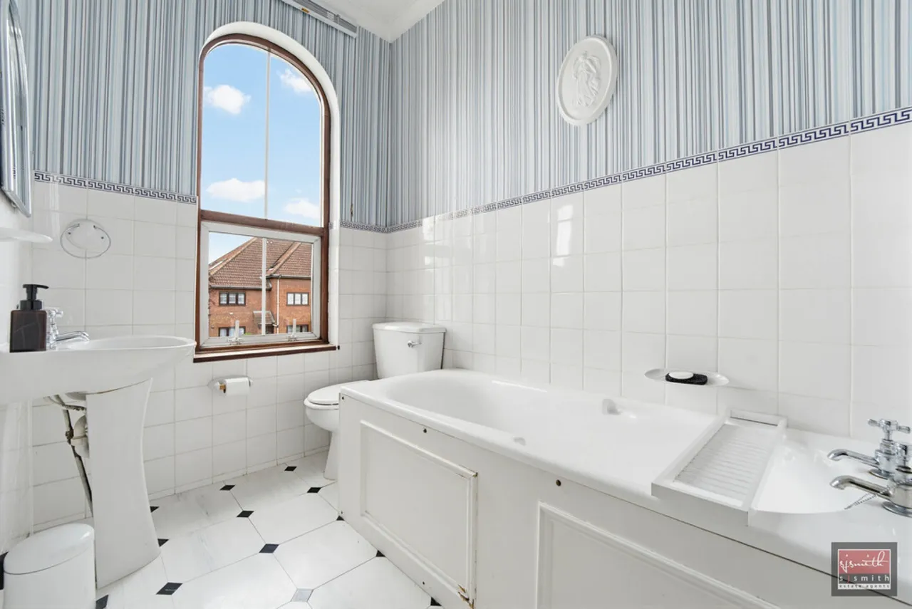 Stanwell Road, Ashford, photo 8