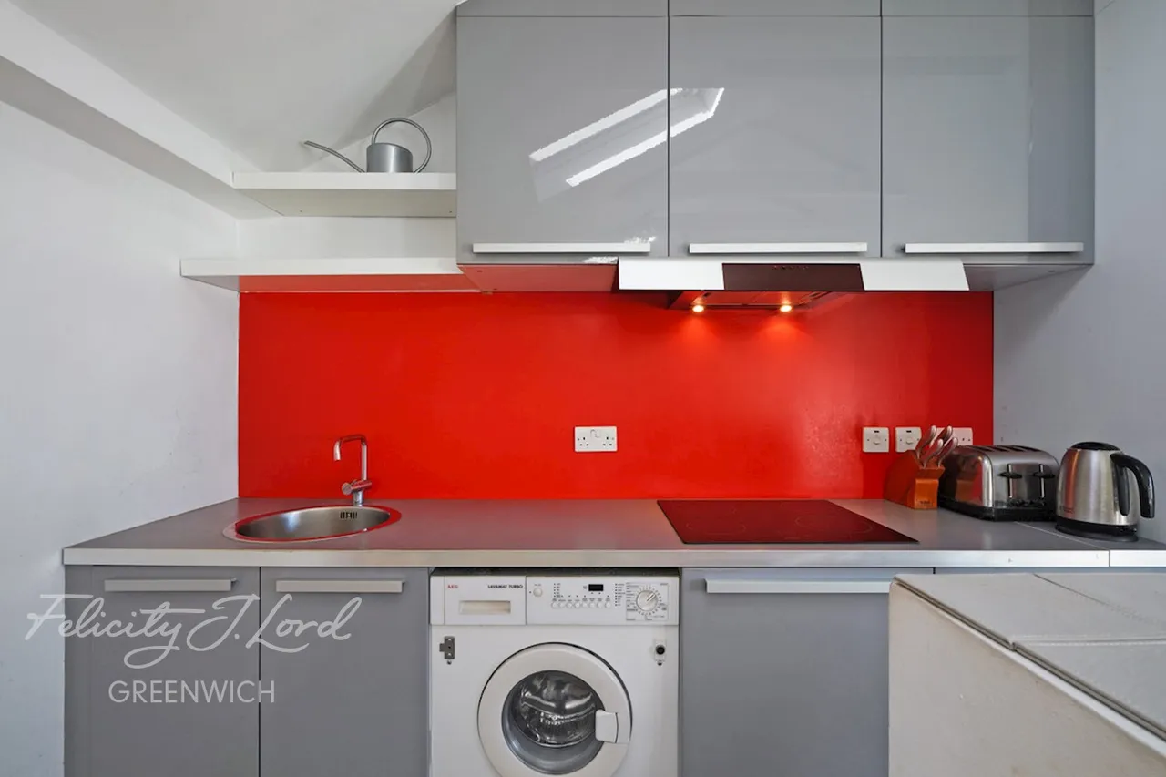 Lewisham Way, London, photo 22