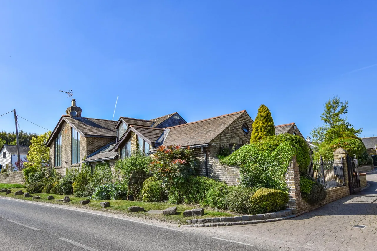 4 bed house for sale, White Stubbs Lane, Broxbourne
